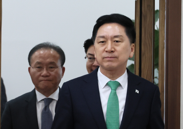 김기현, 민주당 직격 "법정 출석하느라 직무 뒷전인 이재명에게 공천 받으려 아부만"
